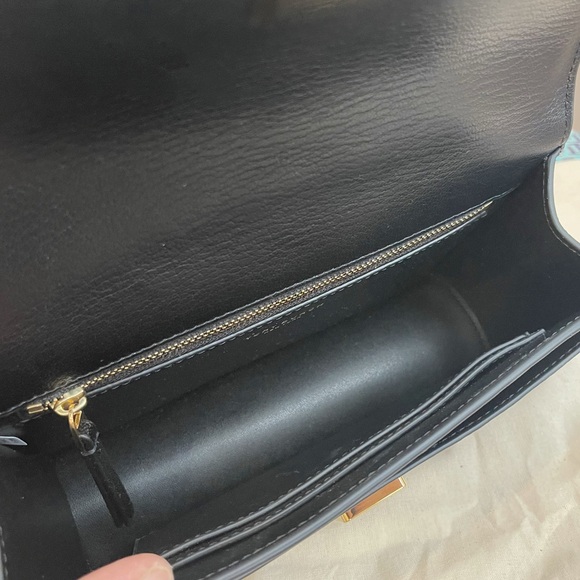 Tory Burch Fleming Black Leather Authentic Shoulder Bag With Gold Hardware - Picture 11 of 15